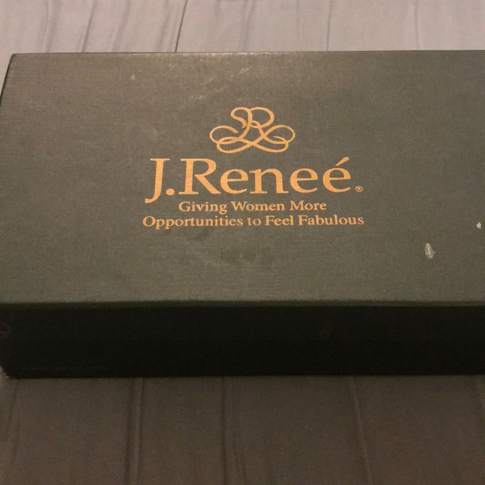 J. Reneé Heels - Picture 2 of 5